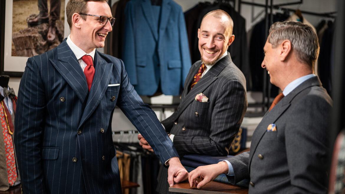 Poszetka: Mały detal, wielki efekt. Przewodnik po stylizacji